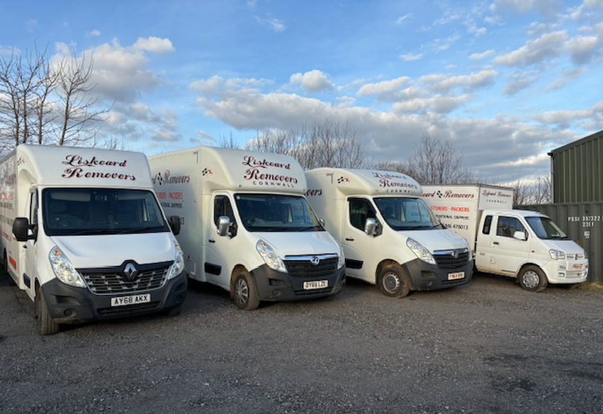 A picture of Removal vans lined up in a row